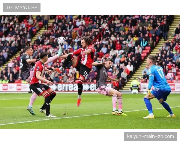 富勒姆伊沃比罗宾逊手腕绷带现象反映现代足球负荷特征